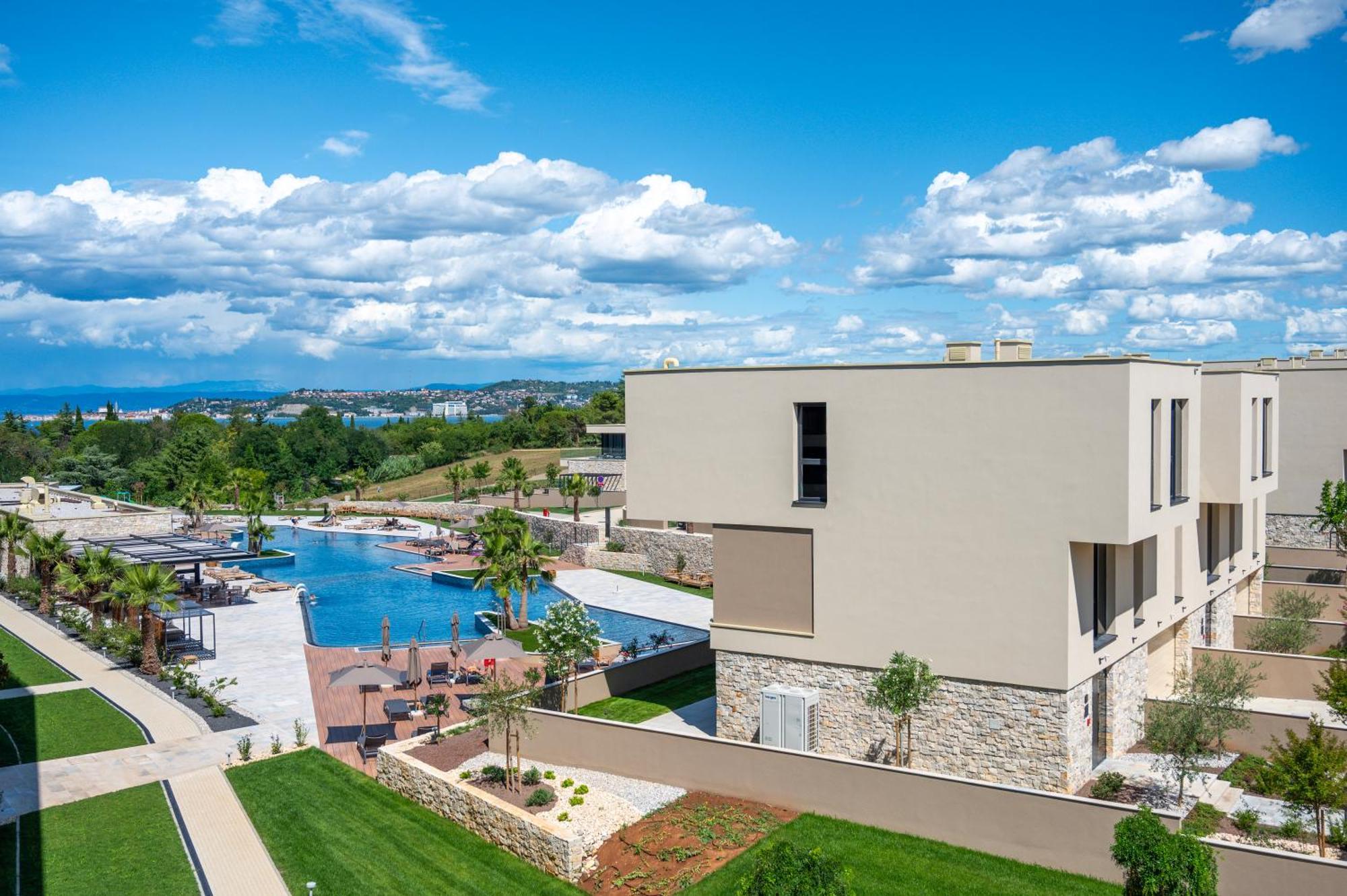 Petram Resort & Residences ซาวูดริยา ภายนอก รูปภาพ