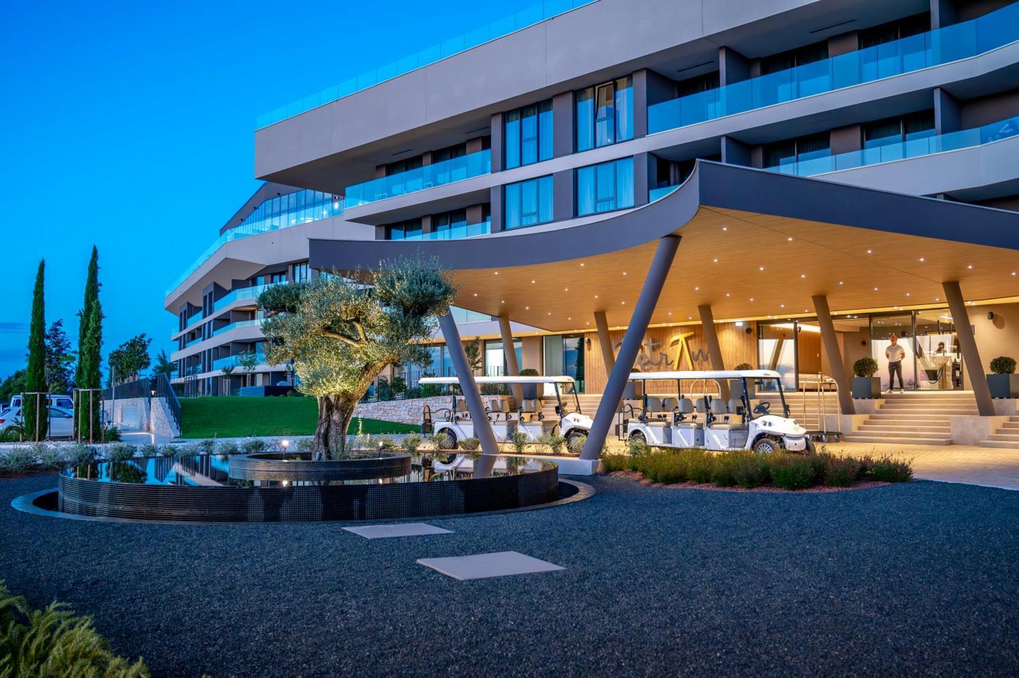 Petram Resort & Residences ซาวูดริยา ภายนอก รูปภาพ