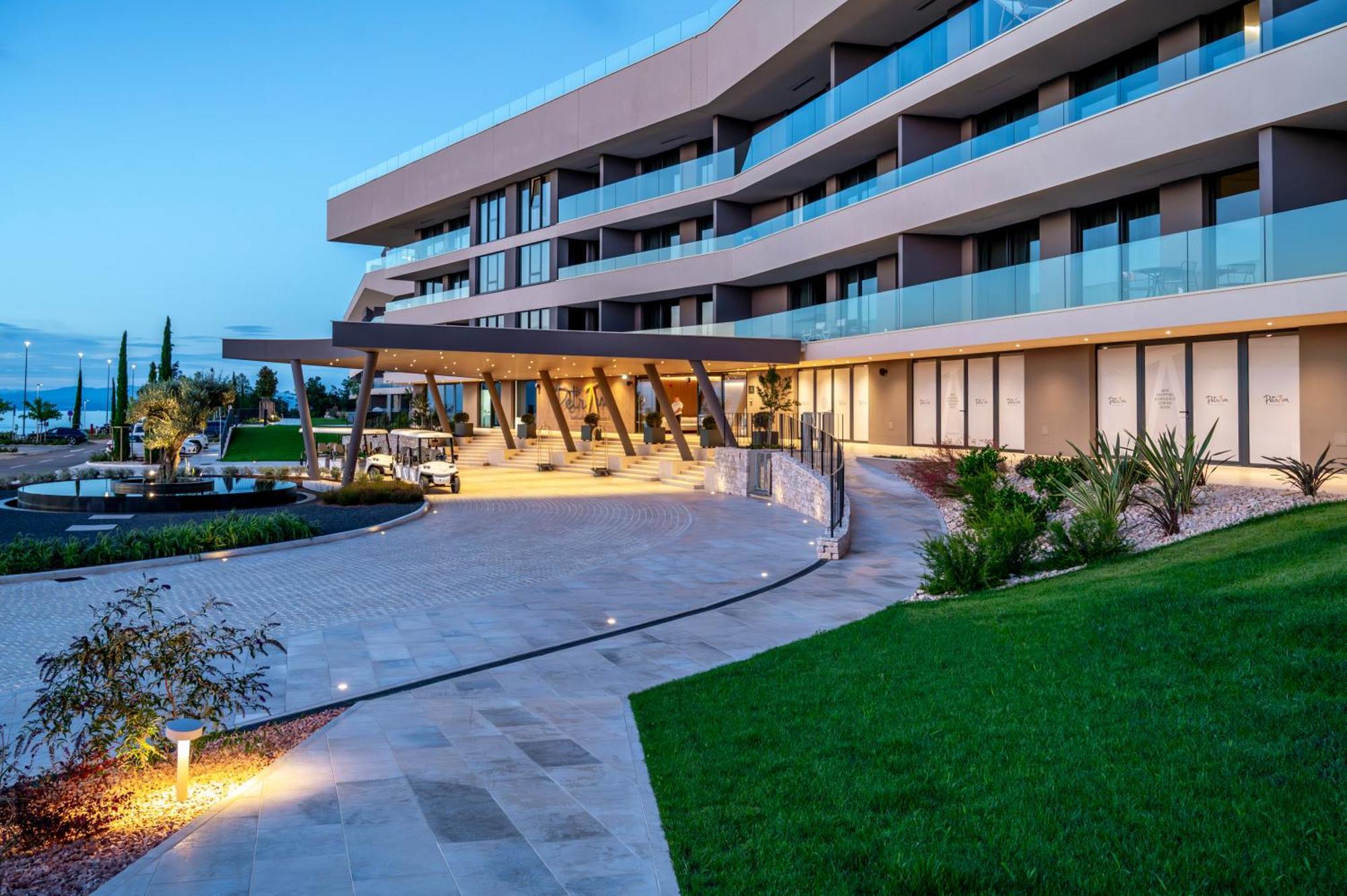 Petram Resort & Residences ซาวูดริยา ภายนอก รูปภาพ