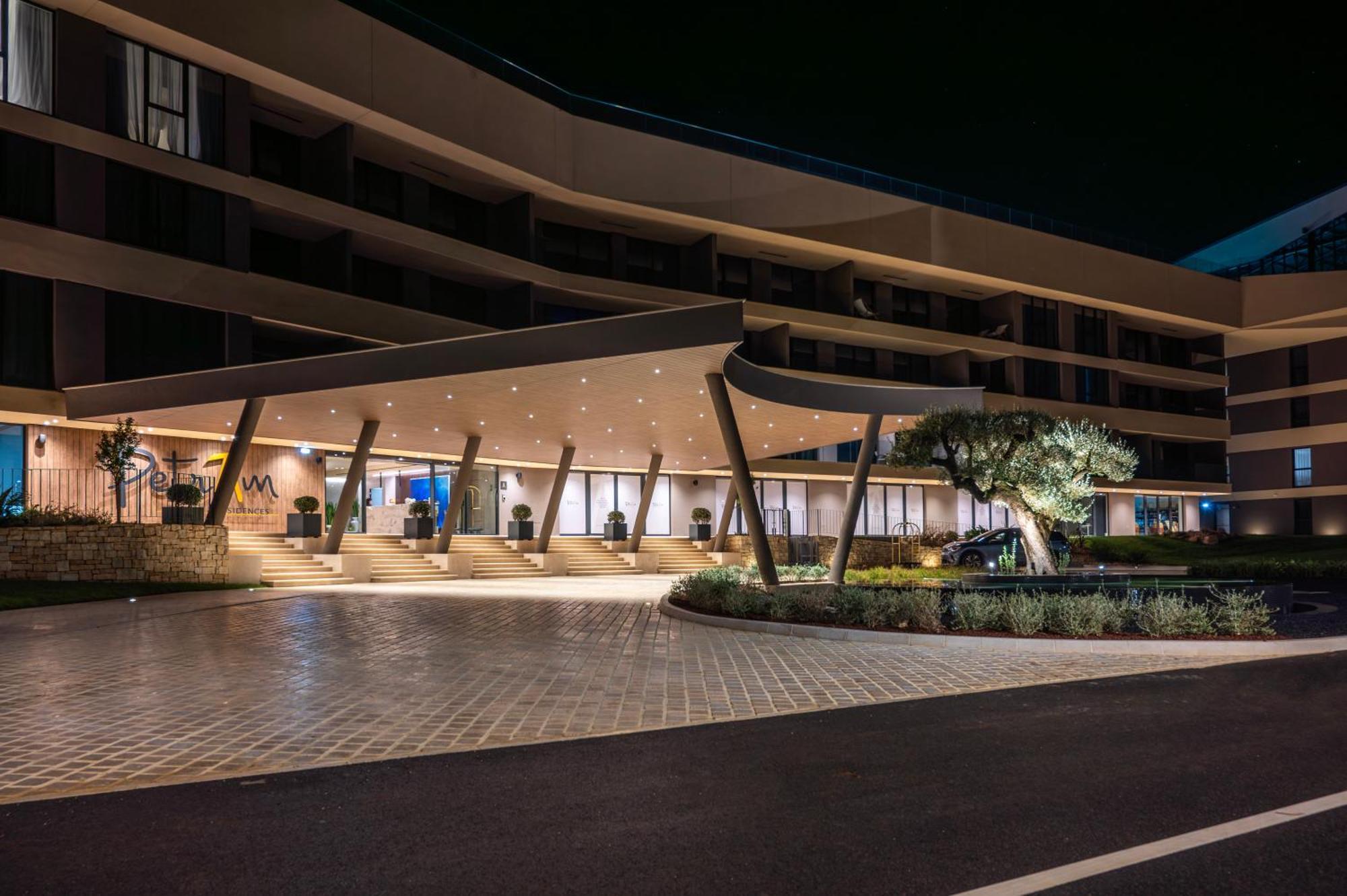 Petram Resort & Residences ซาวูดริยา ภายนอก รูปภาพ