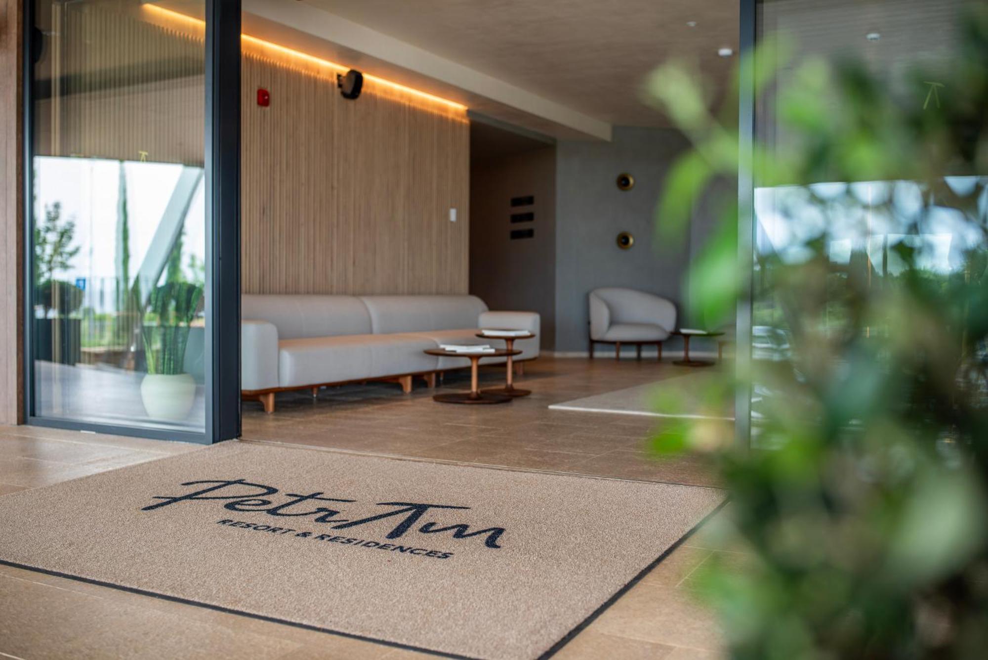 Petram Resort & Residences ซาวูดริยา ภายนอก รูปภาพ